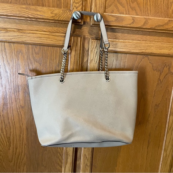 Michael Kors Saffiano Jet Set Tote - Picture 7 of 14